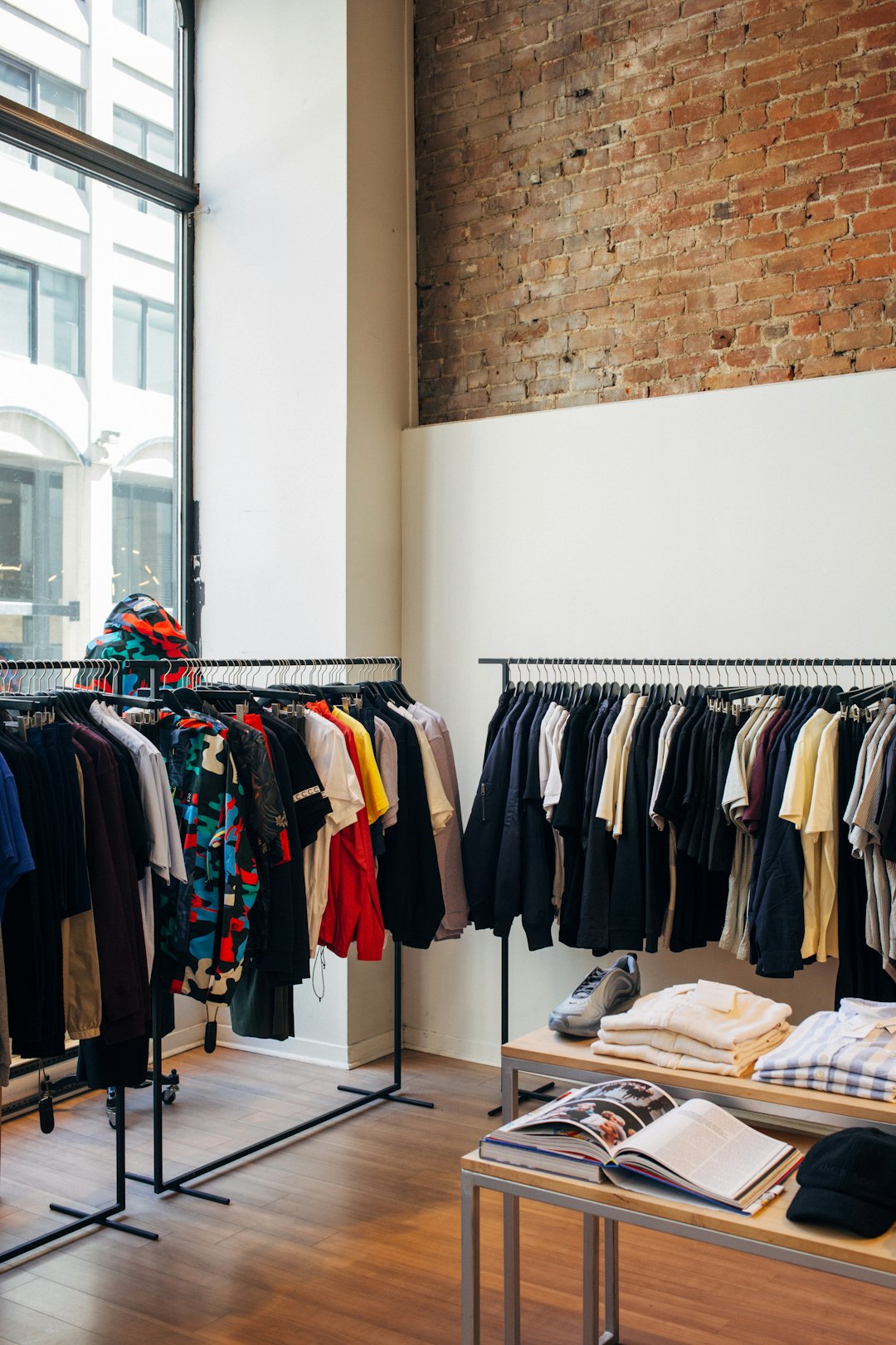 Intérieur d'une boutique gardoise présentant ses produits